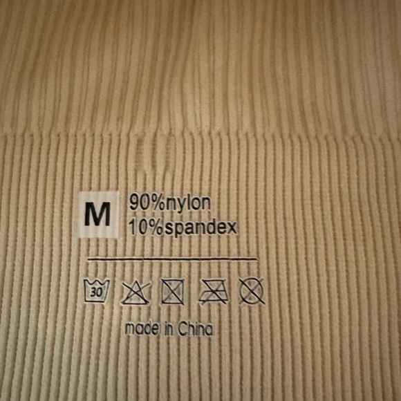 Cream Ribbed Cropped Sports Bra women’s Medium 4 6 8 10 Knotch Cut Work Out - Picture 5 of 5